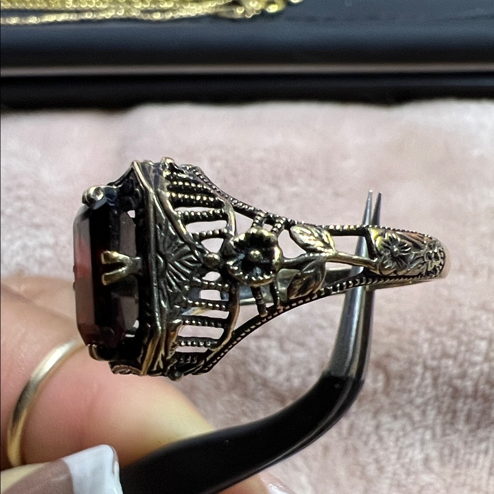 Antique 10k Solid Gold Garnet Ring Size 7. Beauti… - image 2